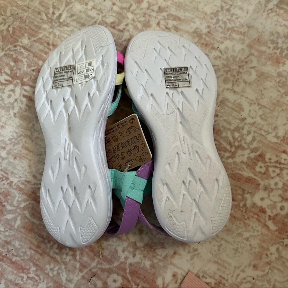 Sketchers Slip ins go walk girls sandal NWT size 3 multicolor - Picture 10 of 11
